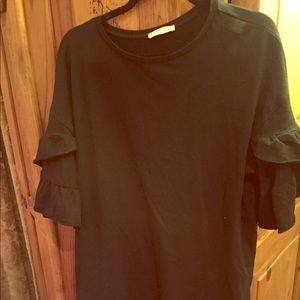 Zara sweatshirt dress. Ruffle sleeves! 🖤